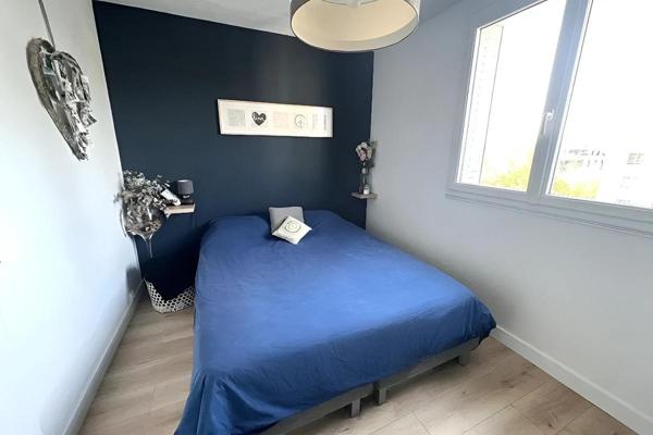 Tassin La Demi Lune, appartement dernier étage. 3 pièces 65m2 avec 2 balcons, cave et  garage