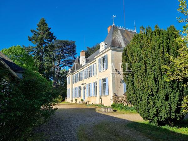 Château restauré avec ses gîtes à 2h30 de Paris entre Touraine et Sologne
