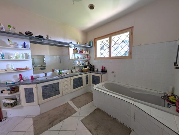 Maison 8 pièces - 257 m²