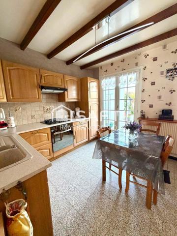 Maison 94 M2 avec 3 chambres, garage et jardin.