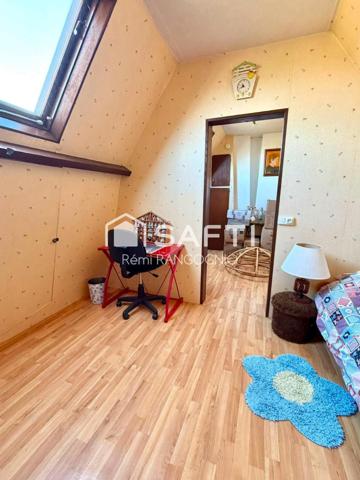 Maison 94 M2 avec 3 chambres, garage et jardin.