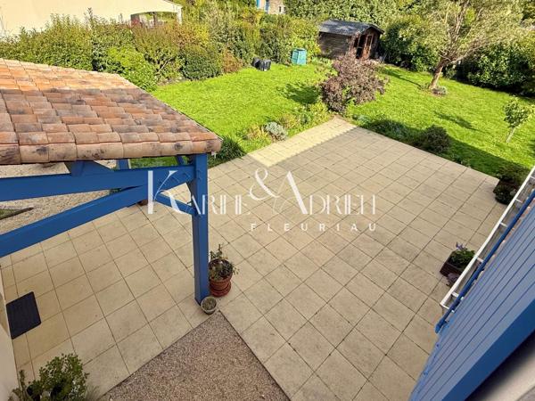 Villa avec vie de plain-pied, jardin et double garage