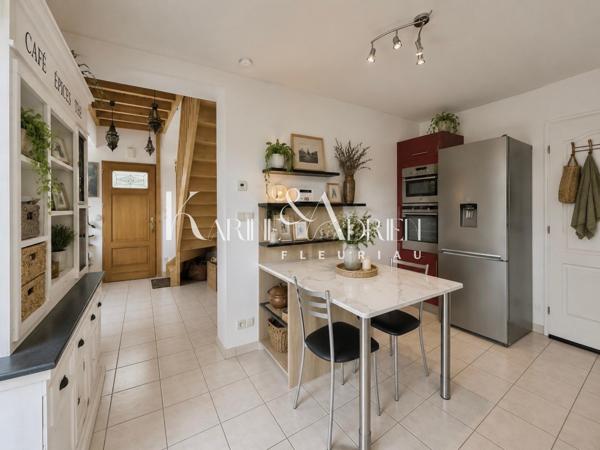 Villa avec vie de plain-pied, jardin et double garage