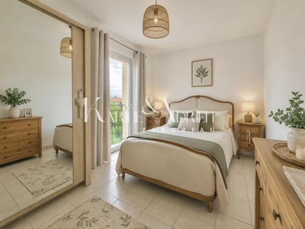 Villa avec vie de plain-pied, jardin et double garage