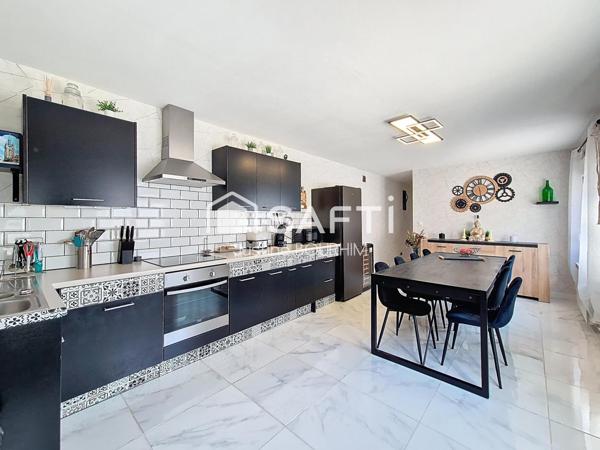 Plain pied individuel, 3 chambres, jardin, double garage....On pose ses meubles!