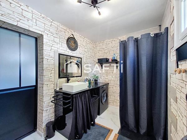 Plain pied individuel, 3 chambres, jardin, double garage....On pose ses meubles!