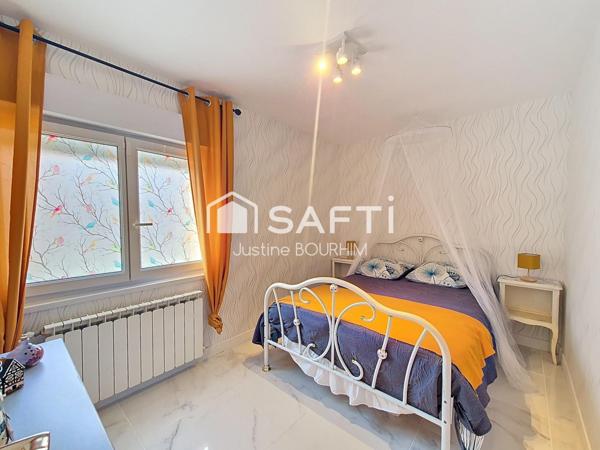 Plain pied individuel, 3 chambres, jardin, double garage....On pose ses meubles!