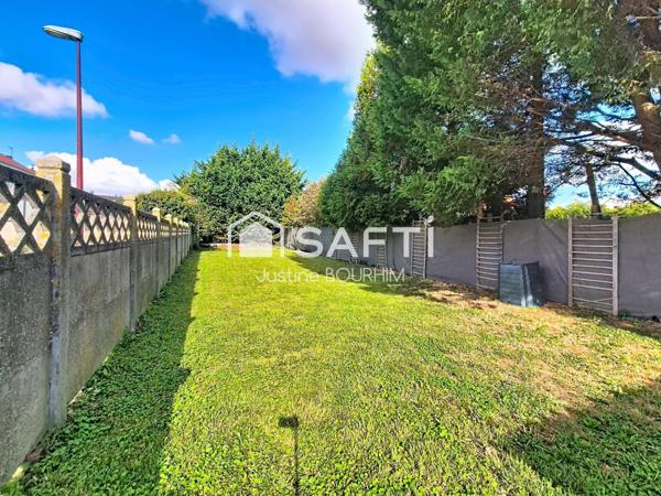 Plain pied individuel, 3 chambres, jardin, double garage....On pose ses meubles!