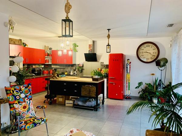 Villa T4 de plain-pied avec piscine et jardin