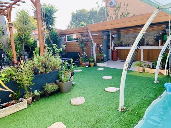 Villa T4 de plain-pied avec piscine et jardin