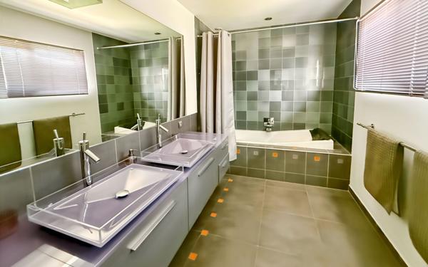 Maison à vendre    5 pièces • 202 m2 Lons