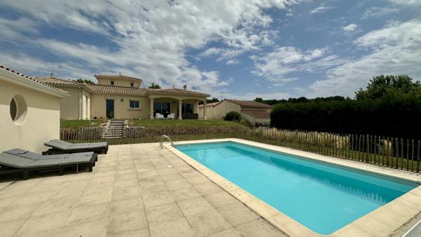 Villa de prestige à vendre SALLES DE BARBEZIEUX (16)
