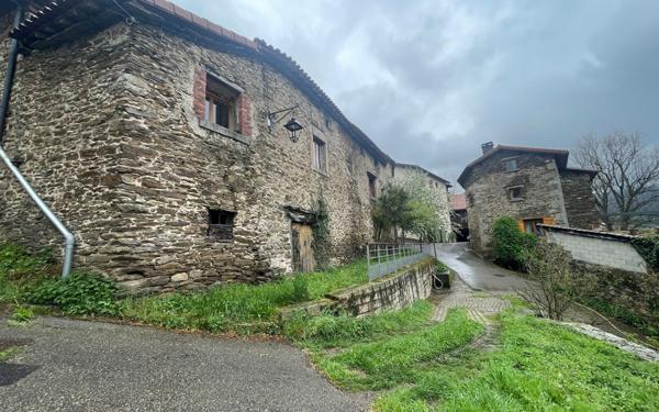 Maison à vendre    4 pièces •  La Valla-en-Gier