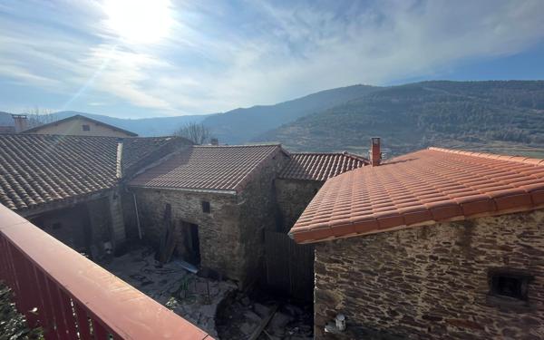 Maison à vendre    4 pièces •  La Valla-en-Gier