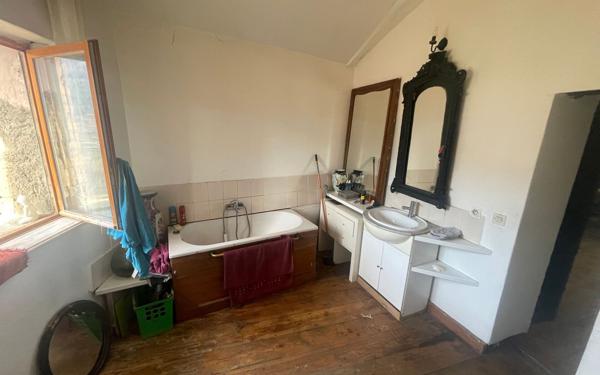 Maison à vendre    4 pièces •  La Valla-en-Gier