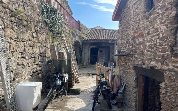 Maison à vendre    4 pièces •  La Valla-en-Gier