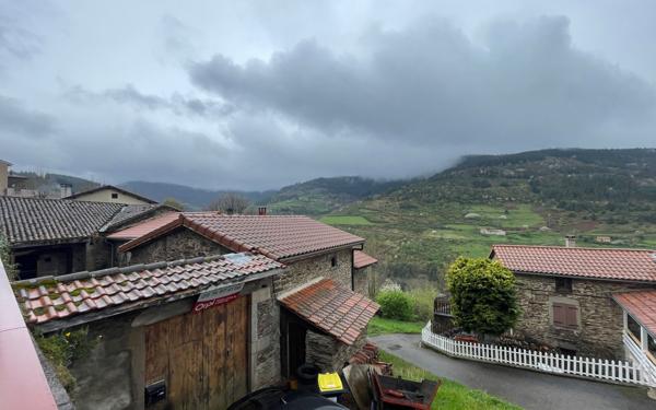 Maison à vendre    4 pièces •  La Valla-en-Gier