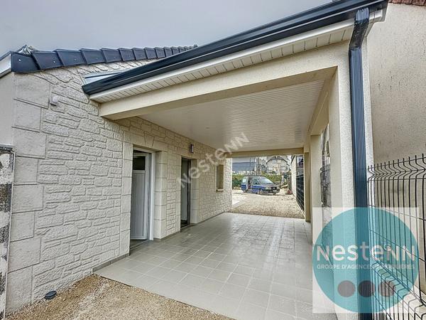 Vivez le confort à Blois ! Maison contemporaine neuve de 113 m² avec 3 chambres, séjour lumineux, cuisine ouverte, 2 terrasses, garage et parking. Proche commerces et écoles. À saisir !