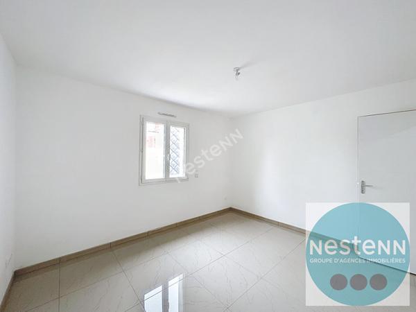 Vivez le confort à Blois ! Maison contemporaine neuve de 113 m² avec 3 chambres, séjour lumineux, cuisine ouverte, 2 terrasses, garage et parking. Proche commerces et écoles. À saisir !