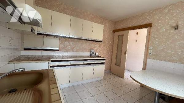 PAVILLON quasi plain pied proche commodités