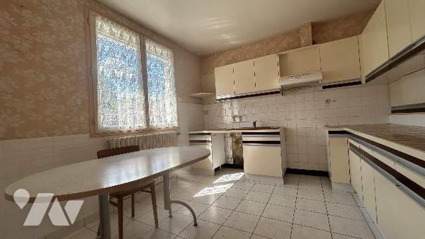 PAVILLON quasi plain pied proche commodités