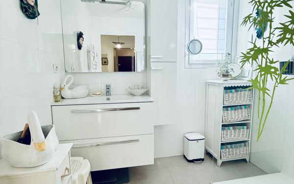 Appartement à vendre    3 pièces • 68 m2 Marseille 11