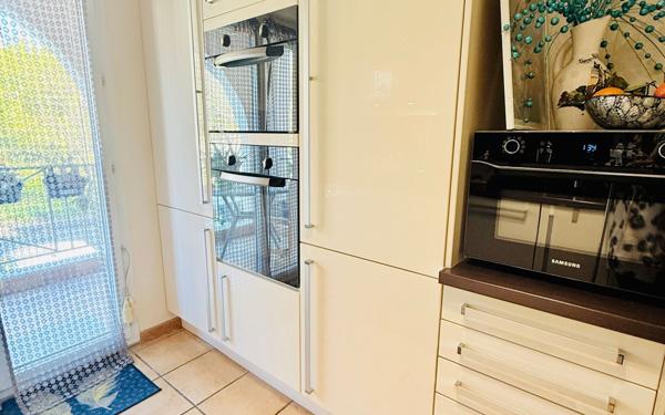 Appartement à vendre    3 pièces • 68 m2 Marseille 11