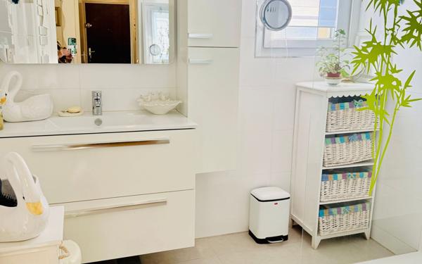 Appartement à vendre    3 pièces • 68 m2 Marseille 11