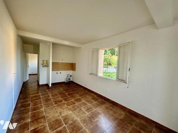 BAR SUR LOUP - REZ DE JARDIN DE 30M²