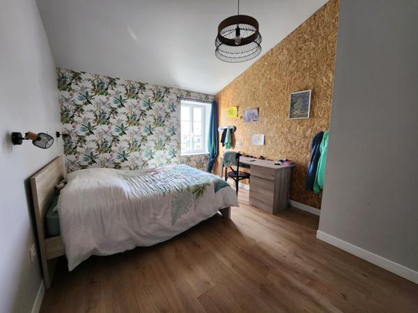 Sainte-Gemme-la-Plaine (85400) Maison rénovée en pierre avec grange et local indépendant