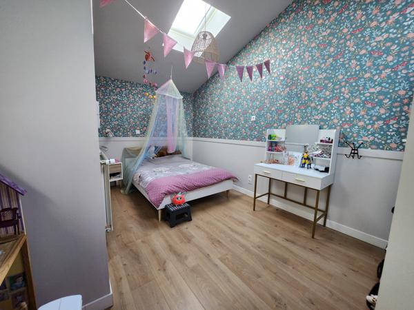 Sainte-Gemme-la-Plaine (85400) Maison rénovée en pierre avec grange et local indépendant