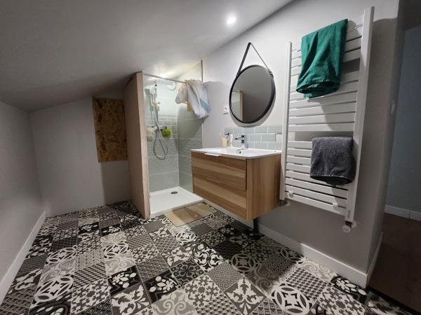 Sainte-Gemme-la-Plaine (85400) Maison rénovée en pierre avec grange et local indépendant