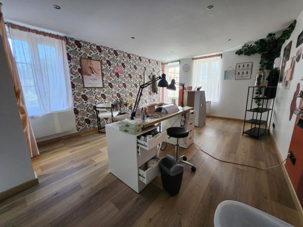 Sainte-Gemme-la-Plaine (85400) Maison rénovée en pierre avec grange et local indépendant