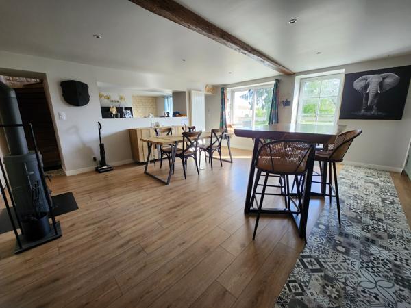 Sainte-Gemme-la-Plaine (85400) Maison rénovée en pierre avec grange et local indépendant