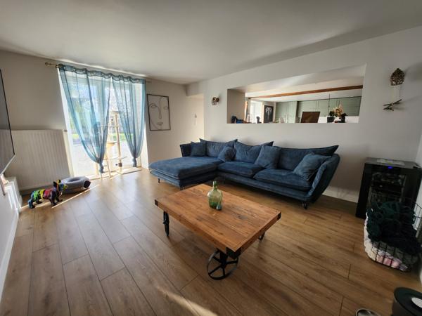 Sainte-Gemme-la-Plaine (85400) Maison rénovée en pierre avec grange et local indépendant