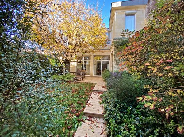 Maison Bordeaux 10 pièce(s) 370 m2