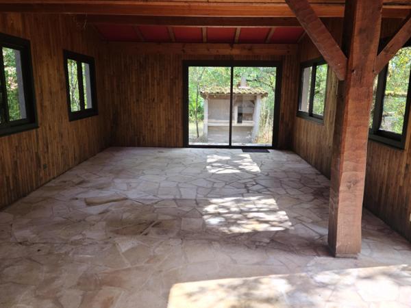 Maison spacieuse, gîte meublé, garage et piscine.