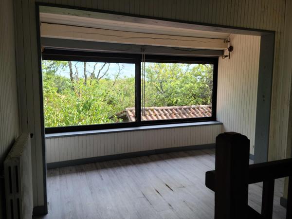 Maison spacieuse, gîte meublé, garage et piscine.