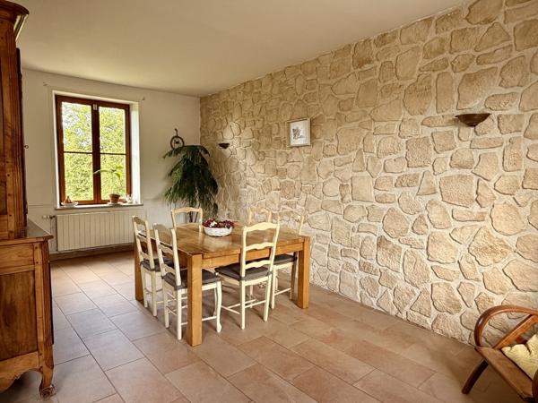Maison en pierre de taille 399 000 €