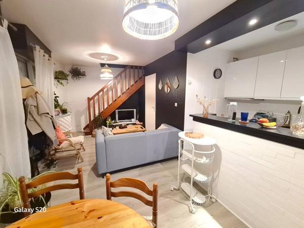 GUIPAVAS BOURG. APPARTEMENT DUPLEX 1 CHAMBRE
