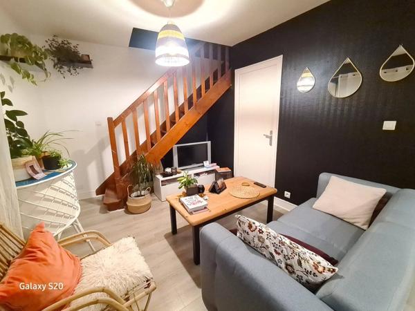 GUIPAVAS BOURG. APPARTEMENT DUPLEX 1 CHAMBRE