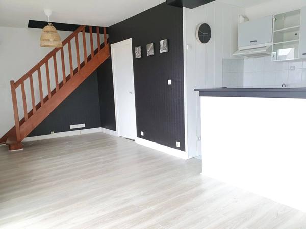 GUIPAVAS BOURG. APPARTEMENT DUPLEX 1 CHAMBRE