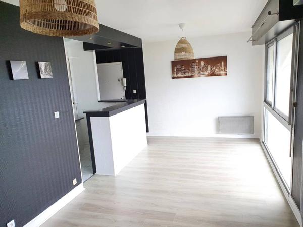 GUIPAVAS BOURG. APPARTEMENT DUPLEX 1 CHAMBRE