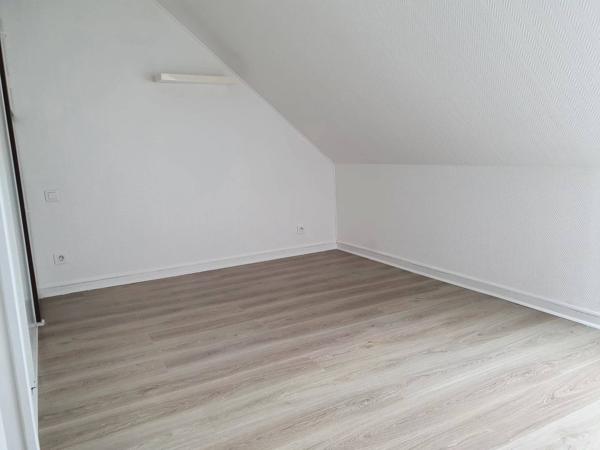 GUIPAVAS BOURG. APPARTEMENT DUPLEX 1 CHAMBRE