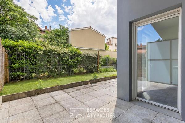Cocon urbain en rez-de-jardin dans le 8ème