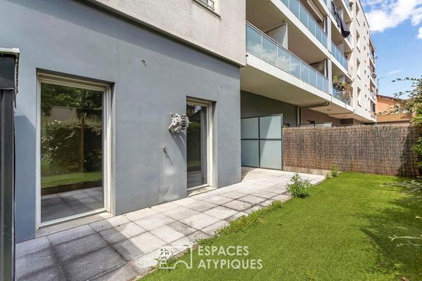 Cocon urbain en rez-de-jardin dans le 8ème
