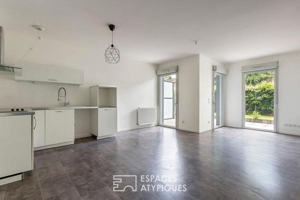 Cocon urbain en rez-de-jardin dans le 8ème