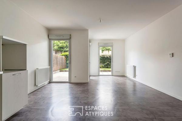 Cocon urbain en rez-de-jardin dans le 8ème