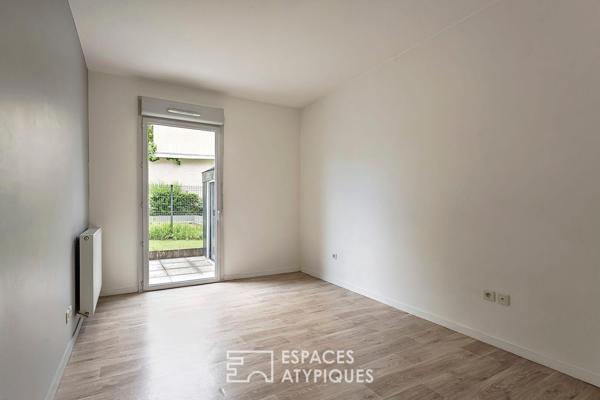 Cocon urbain en rez-de-jardin dans le 8ème