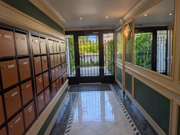 Vente                                                      Appartement
                        
                     3 pièces                      65 m2                     à Gournay-sur-Marne